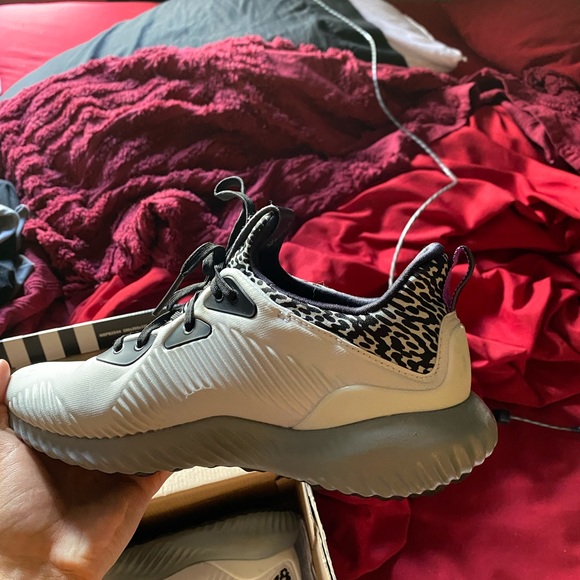 Adidas - Picture 4 of 5